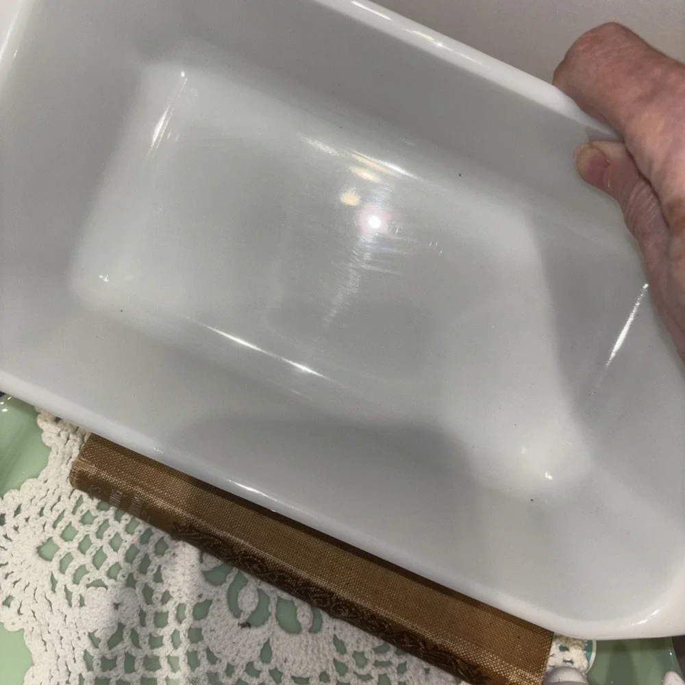 VTG PYREX 215-B White Oven Glass Loaf Pan 9'' x 5'' x 3'' Excellent Used Cond.